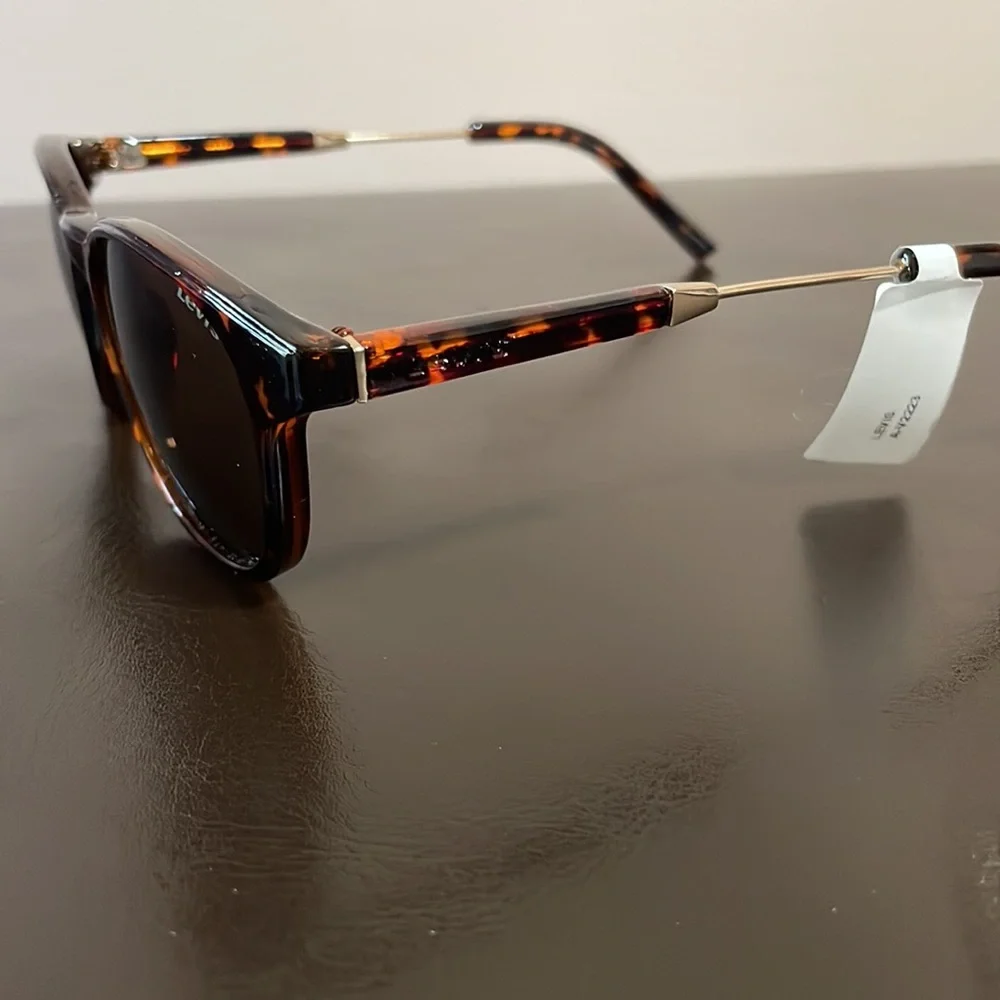Levi’s Sunglasses - Picture 4 of 8